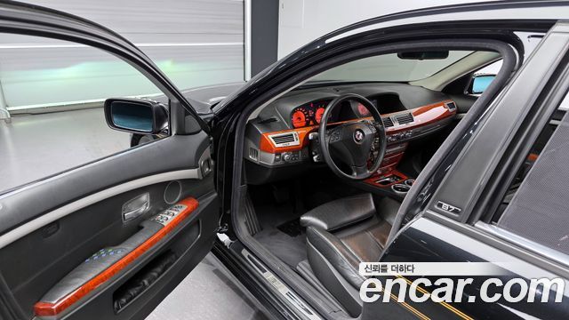 BMW 7-Series 2005 — photo 10