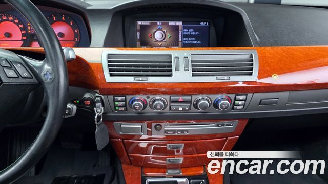 BMW 7-Series 2005 — photo 15