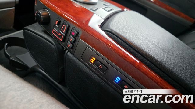 BMW 7-Series 2005 — photo 18