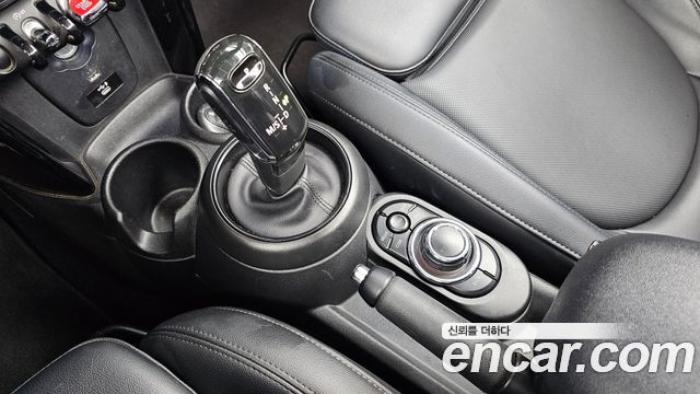 Mini Cooper Convertible 2022 — photo 9