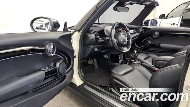 Mini Cooper Convertible 2022 — photo 10