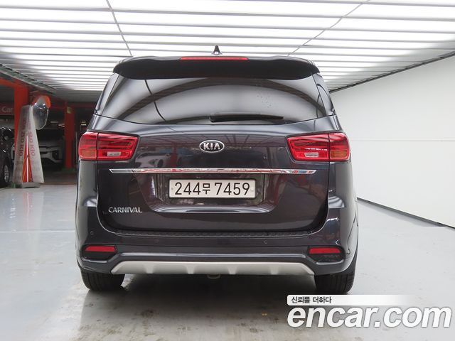 Kia Canival 2019 — photo 3