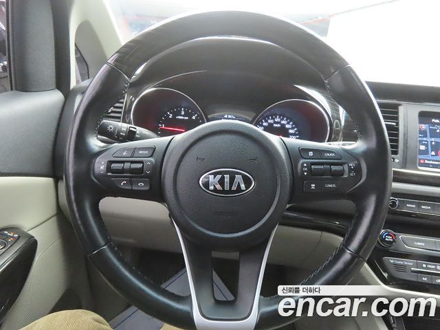 Kia Canival 2019 — photo 8