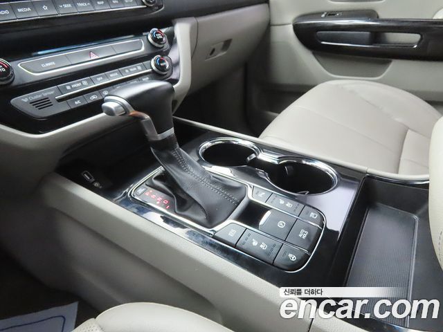 Kia Canival 2019 — photo 11