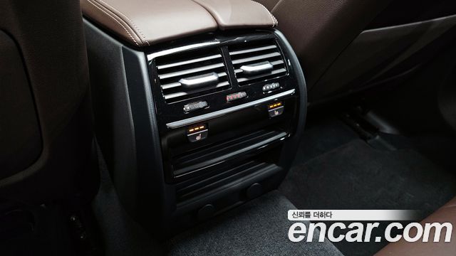 BMW 5-Series 2018 — photo 17