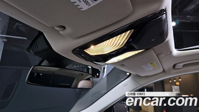 BMW 5-Series 2018 — photo 18