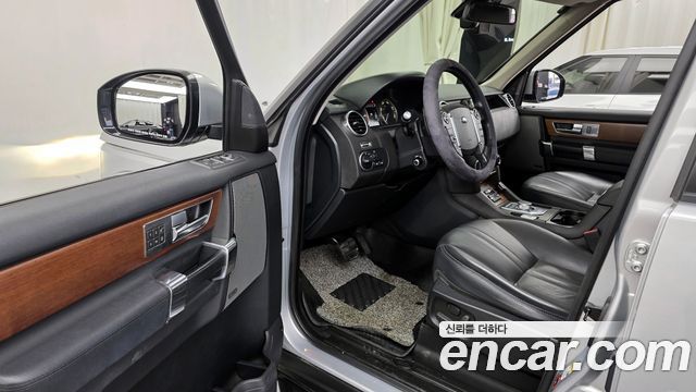 Land Rover Discovery 2016 — photo 10
