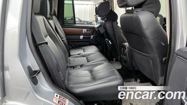 Land Rover Discovery 2016 — photo 12