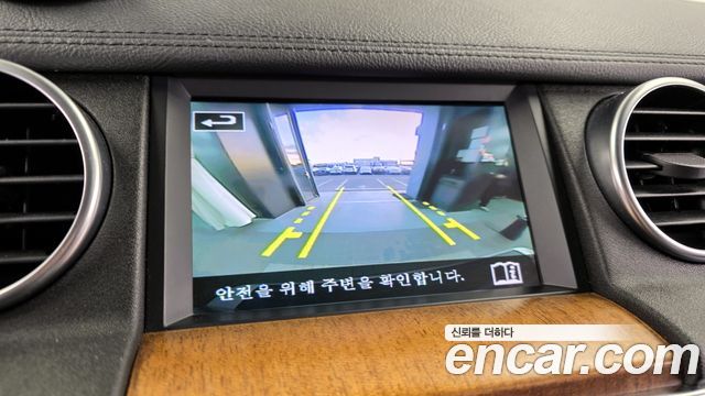Land Rover Discovery 2016 — photo 15