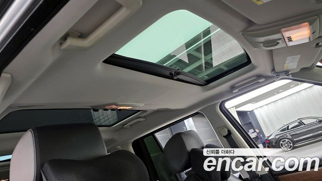 Land Rover Discovery 2016 — photo 16