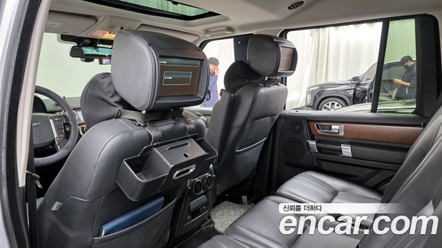 Land Rover Discovery 2016 — photo 17