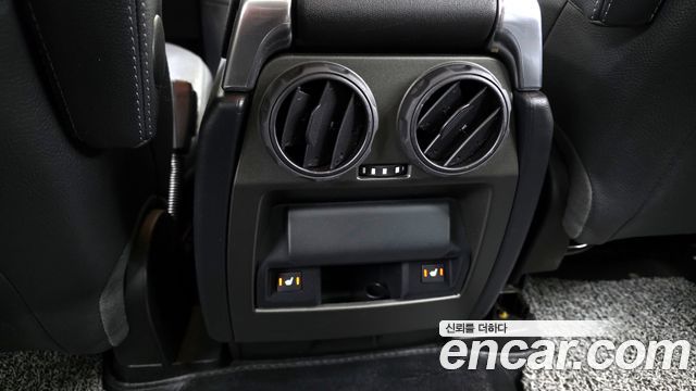 Land Rover Discovery 2016 — photo 18