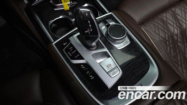 BMW 7-Series 2021 — photo 9