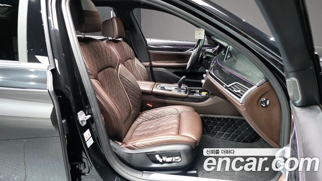 BMW 7-Series 2021 — photo 10