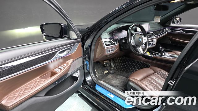 BMW 7-Series 2021 — photo 11