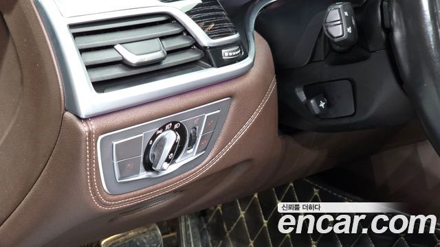 BMW 7-Series 2021 — photo 16