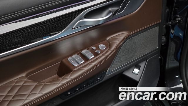 BMW 7-Series 2021 — photo 17