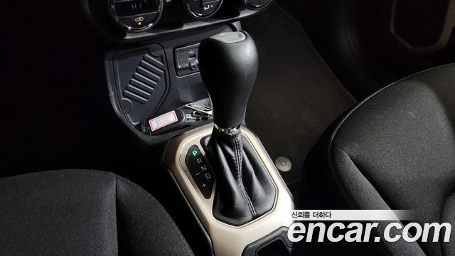 Jeep Renegade 2016 — photo 9