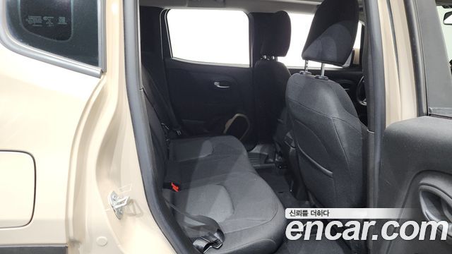 Jeep Renegade 2016 — photo 12