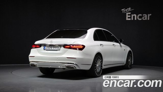 Mercedes-Benz E-Class 2022 — photo 2