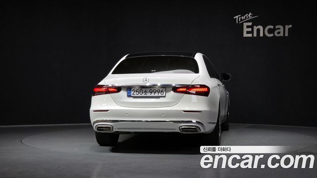 Mercedes-Benz E-Class 2022 — photo 4