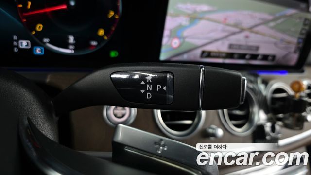 Mercedes-Benz E-Class 2022 — photo 9