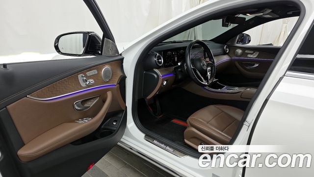 Mercedes-Benz E-Class 2022 — photo 10