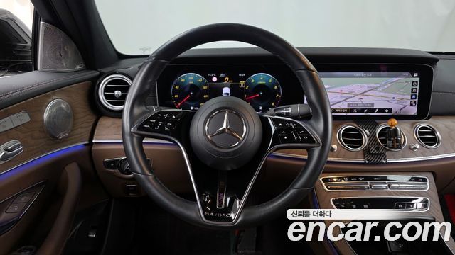 Mercedes-Benz E-Class 2022 — photo 13