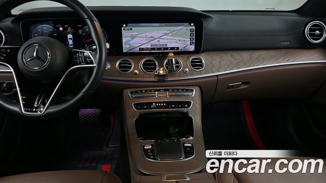 Mercedes-Benz E-Class 2022 — photo 14