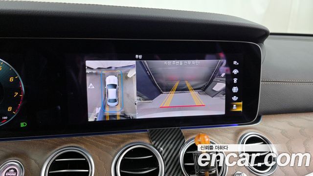 Mercedes-Benz E-Class 2022 — photo 15