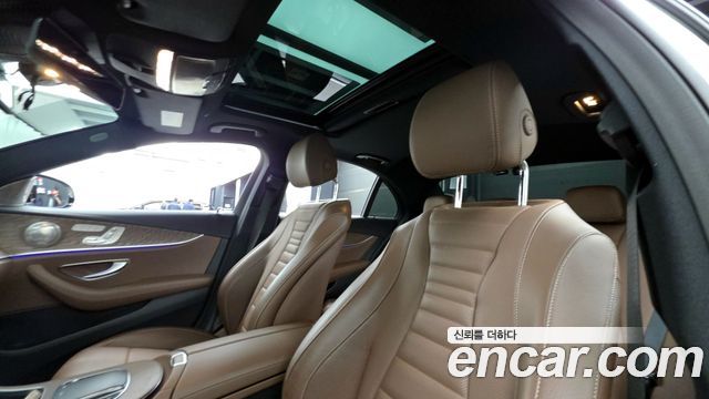 Mercedes-Benz E-Class 2022 — photo 19