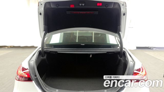 Mercedes-Benz E-Class 2022 — photo 20