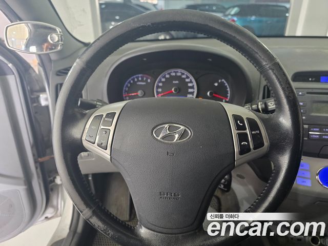 Hyundai AVANTE 2009 — photo 13