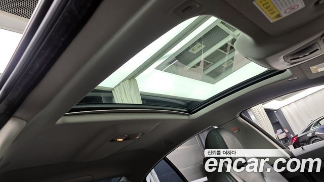 BMW 6-Series 2012 — photo 17