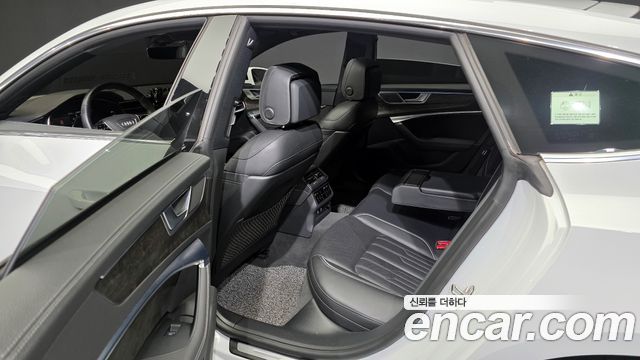 Audi A7 2020 — photo 11
