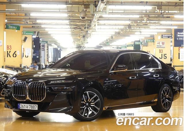 BMW 7-Series 2025 — photo 1