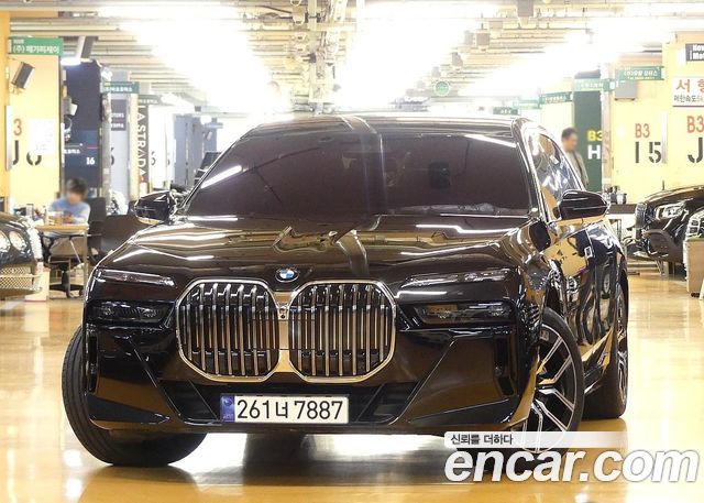 BMW 7-Series 2025 — photo 3