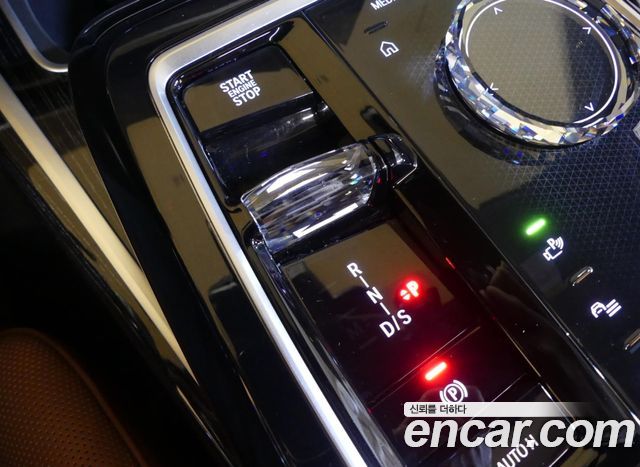 BMW 7-Series 2025 — photo 9