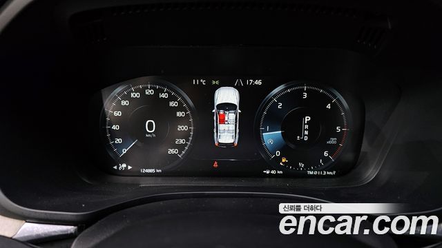 Volvo XC60 2018 — photo 8