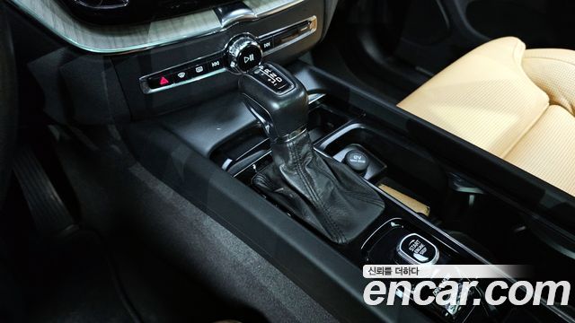 Volvo XC60 2018 — photo 9