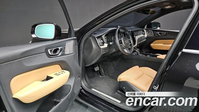 Volvo XC60 2018 — photo 10