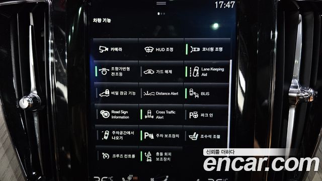 Volvo XC60 2018 — photo 16
