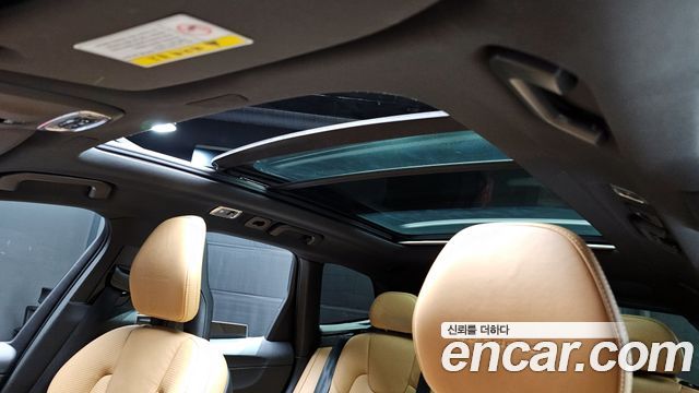 Volvo XC60 2018 — photo 17