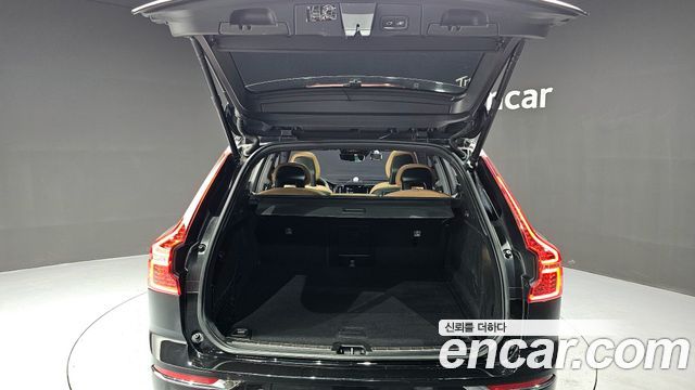 Volvo XC60 2018 — photo 20