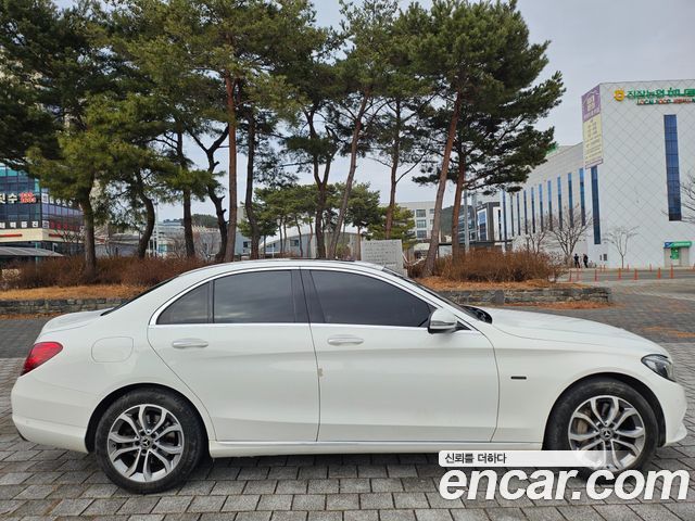 Mercedes-Benz C-Class 2018 — photo 4