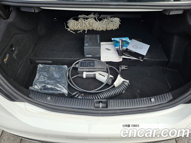 Mercedes-Benz C-Class 2018 — photo 8