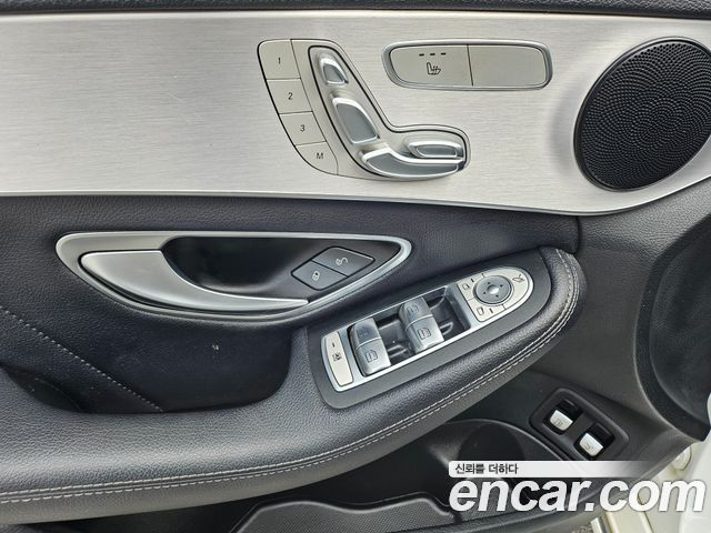 Mercedes-Benz C-Class 2018 — photo 11