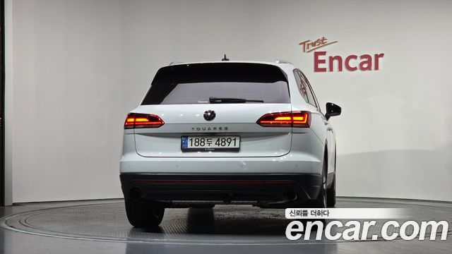 Volkswagen Touareg 2021 — photo 4
