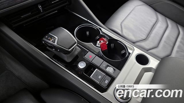 Volkswagen Touareg 2021 — photo 9