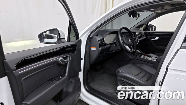 Volkswagen Touareg 2021 — photo 10